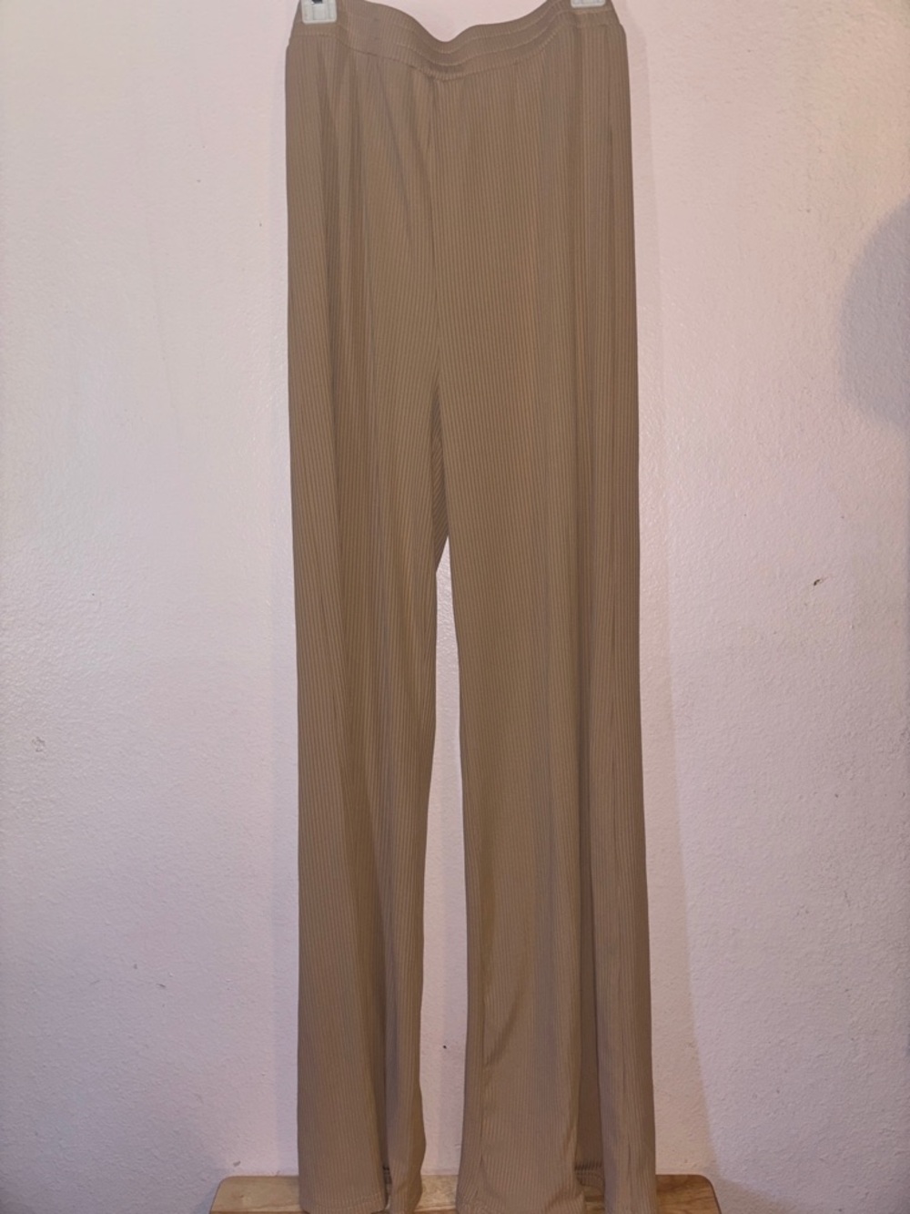 Womanβs Tan Wide Leg, Ribbed, Knit Flowy Pants, Size XS